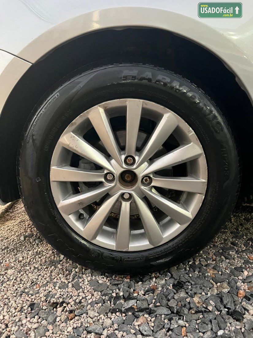 Volkswagen Voyage 1.0 Total Flex 2014/2014 — foto 24 de 26