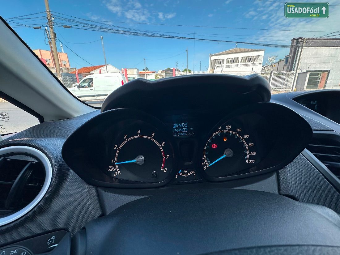 Ford Fiesta Hatch 1.6 Automático 5P Flex 2014/2015 — foto 11 de 12