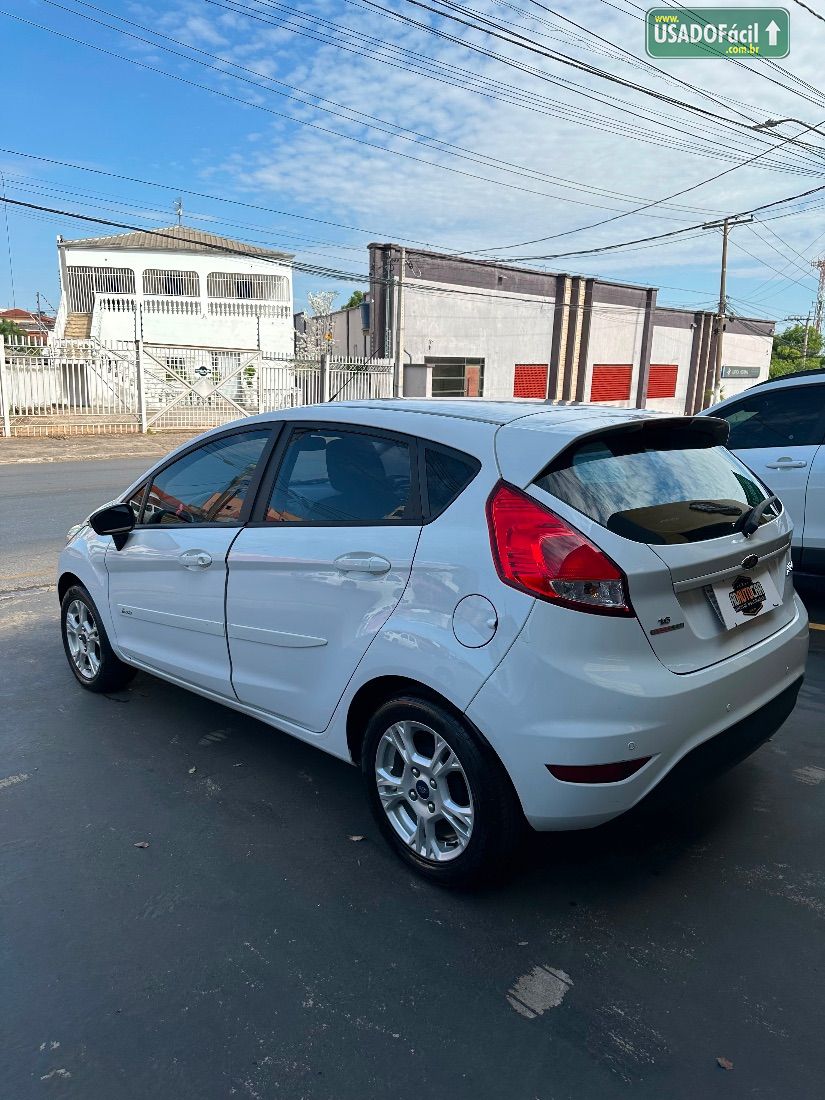 Ford Fiesta Hatch 1.6 Automático 5P Flex 2014/2015 — foto 3 de 12