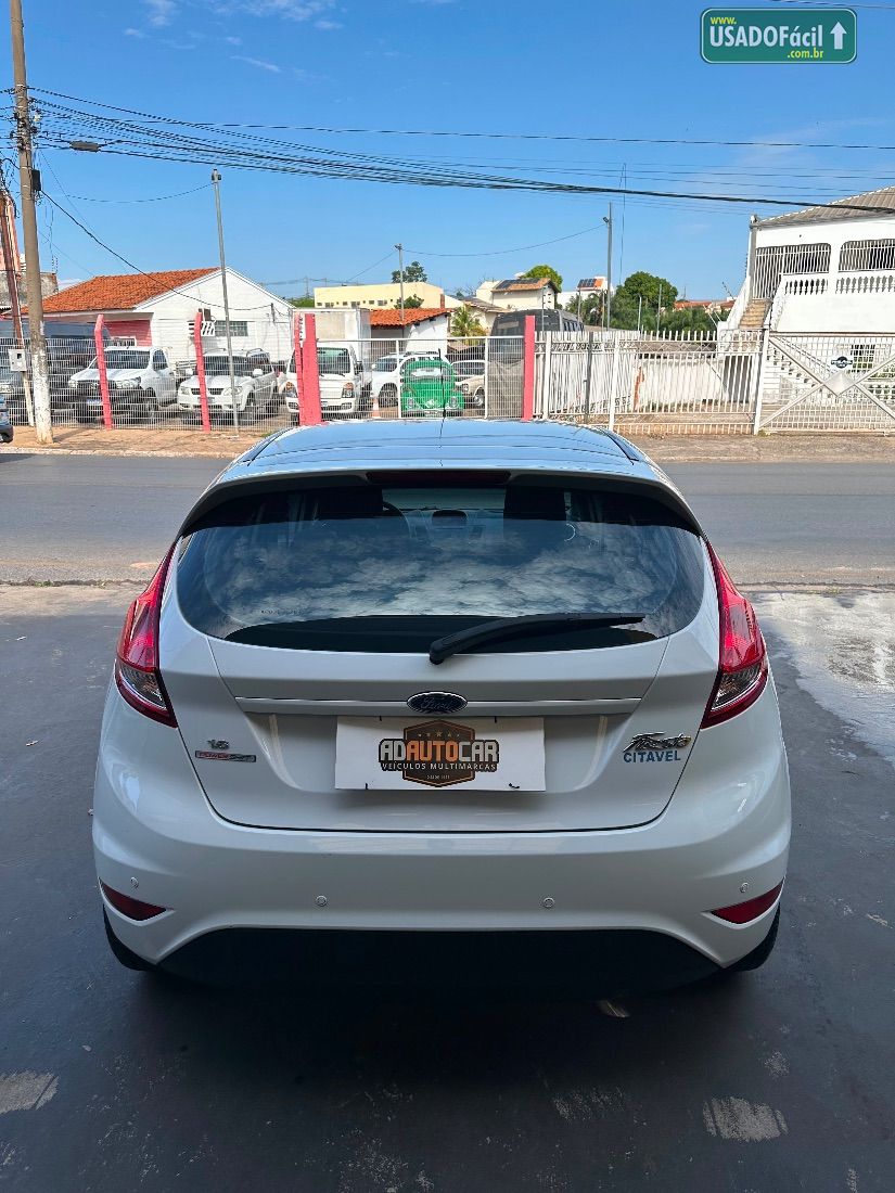 Ford Fiesta Hatch 1.6 Automático 5P Flex 2014/2015 — foto 7 de 12