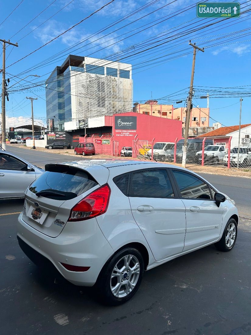 Ford Fiesta Hatch 1.6 Automático 5P Flex 2014/2015 — foto 6 de 12