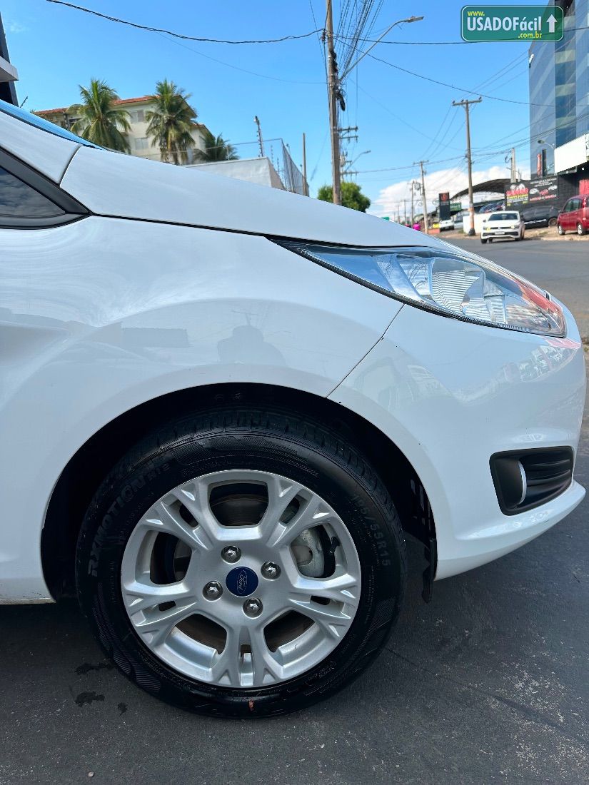 Ford Fiesta Hatch 1.6 Automático 5P Flex 2014/2015 — foto 2 de 12