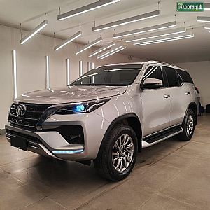 Toyota Hilux SRX CD 2.8 4x4 TDI Automático Diesel