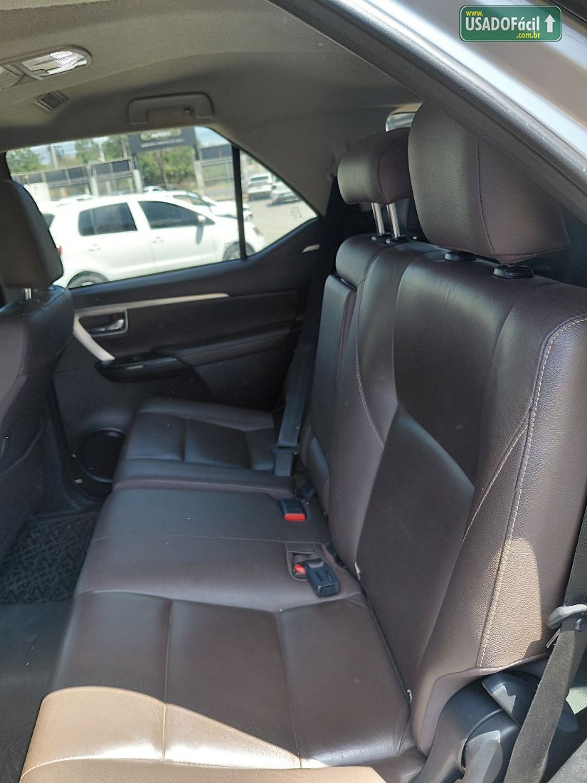 Toyota Hilux SW4 SRX 2.8 4x4 TDI Automático Diesel 2019/2019 — foto 14 de 19