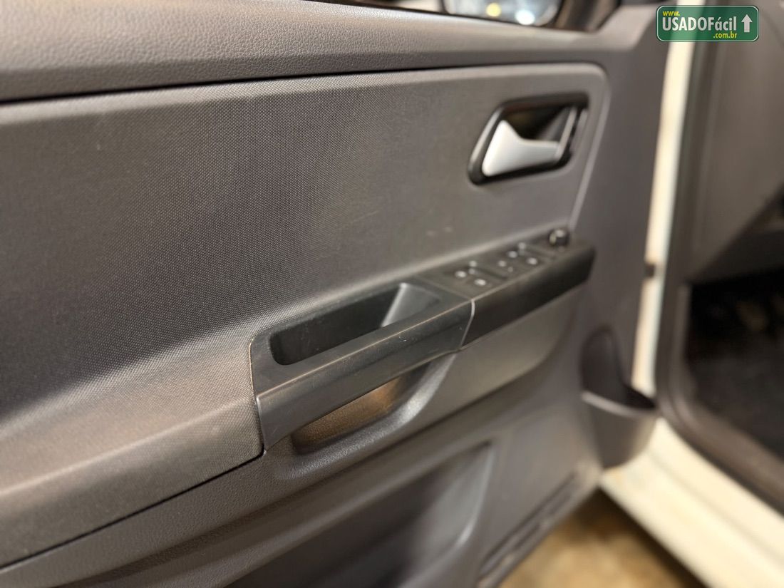 Volkswagen Fox 1.0 Mi 4P Total Flex 2013/2014 — foto 7 de 11