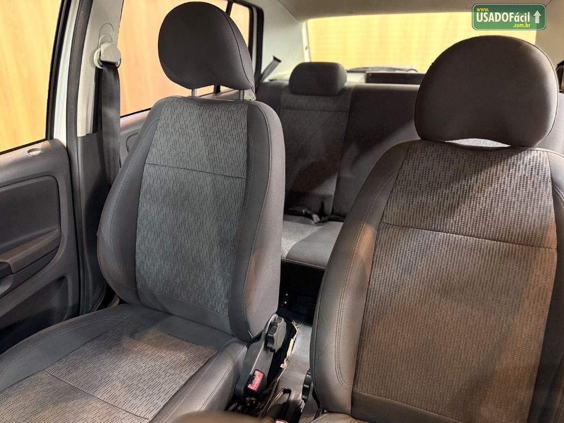 Volkswagen Fox 1.0 Mi 4P Total Flex 2013/2014 — foto 8 de 11