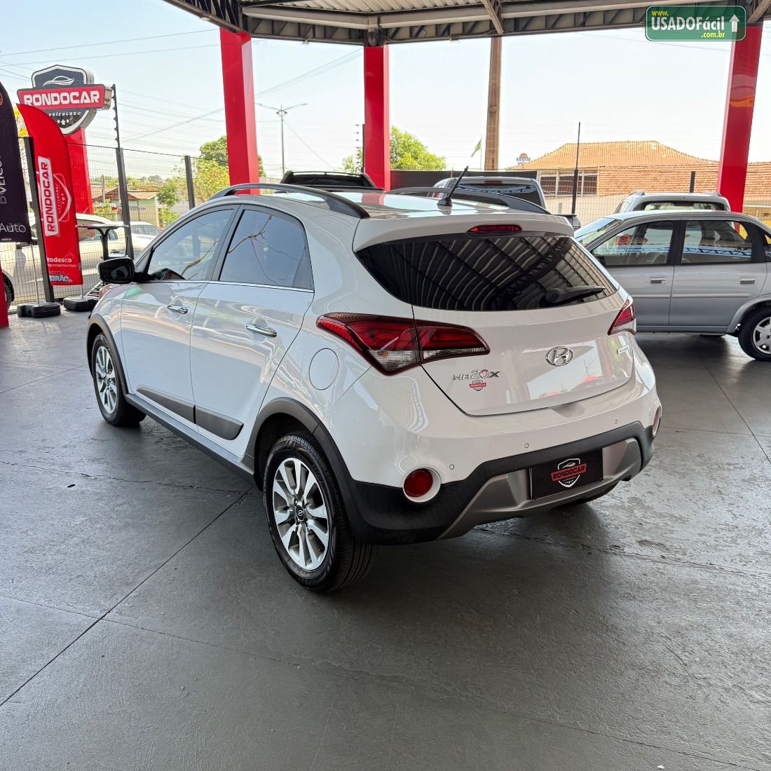 Hyundai HB20X Hatch Premium 1.6 Automático Flex 2017/2018 — foto 4 de 13