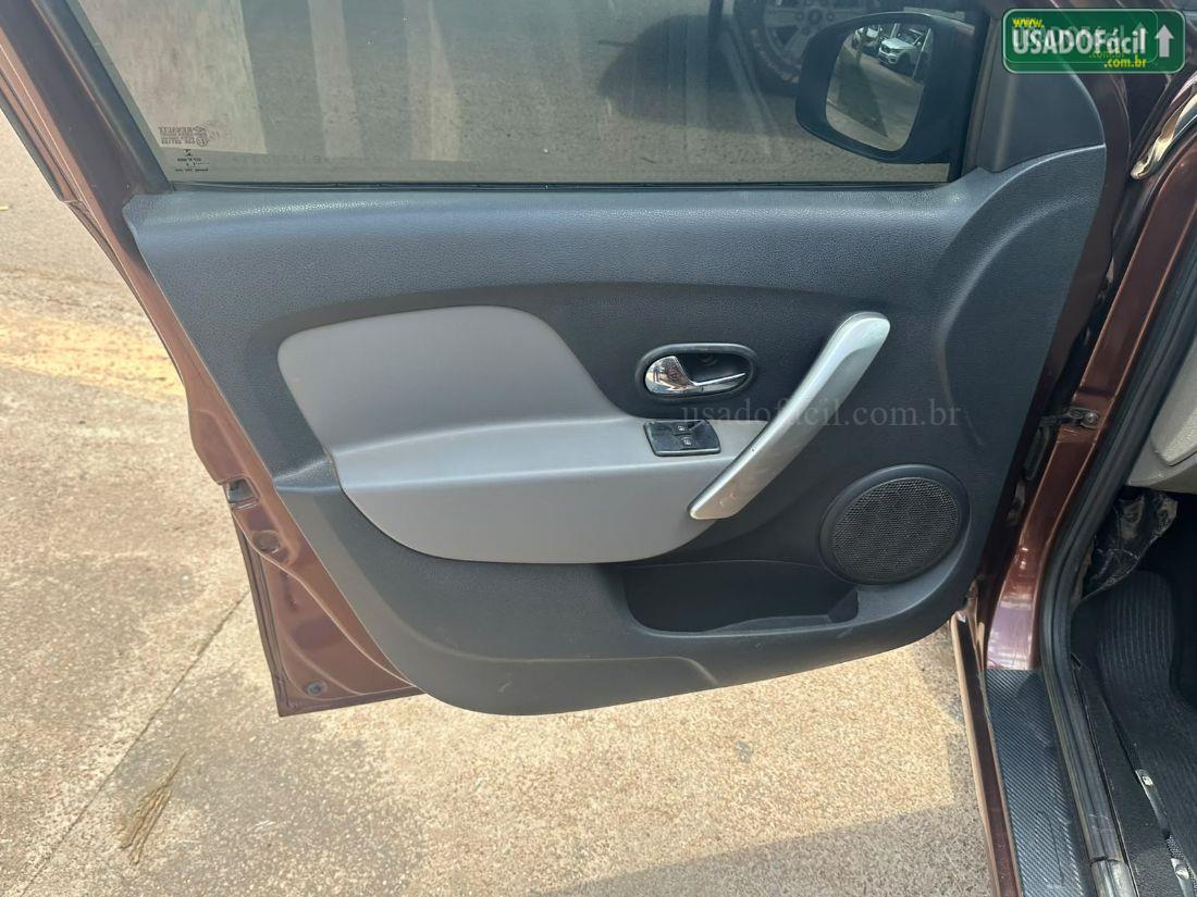 RENAULT Logan Dynamique 1.6 Hi-Flex 2014/2014 — foto 14 de 17