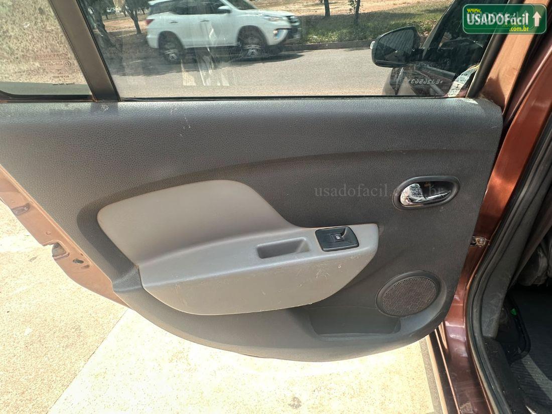 RENAULT Logan Dynamique 1.6 Hi-Flex 2014/2014 — foto 16 de 17
