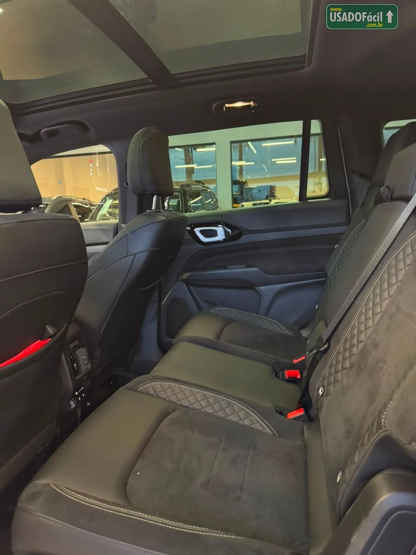 Jeep Commander Black Hurricane 2.0 4x4 Turbo Automático 2025/2026 — foto 11 de 13