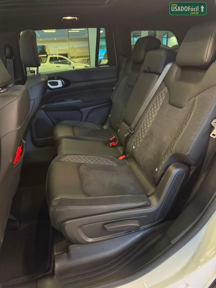 Jeep Commander Black Hurricane 2.0 4x4 Turbo Automático 2025/2026 — foto 12 de 13