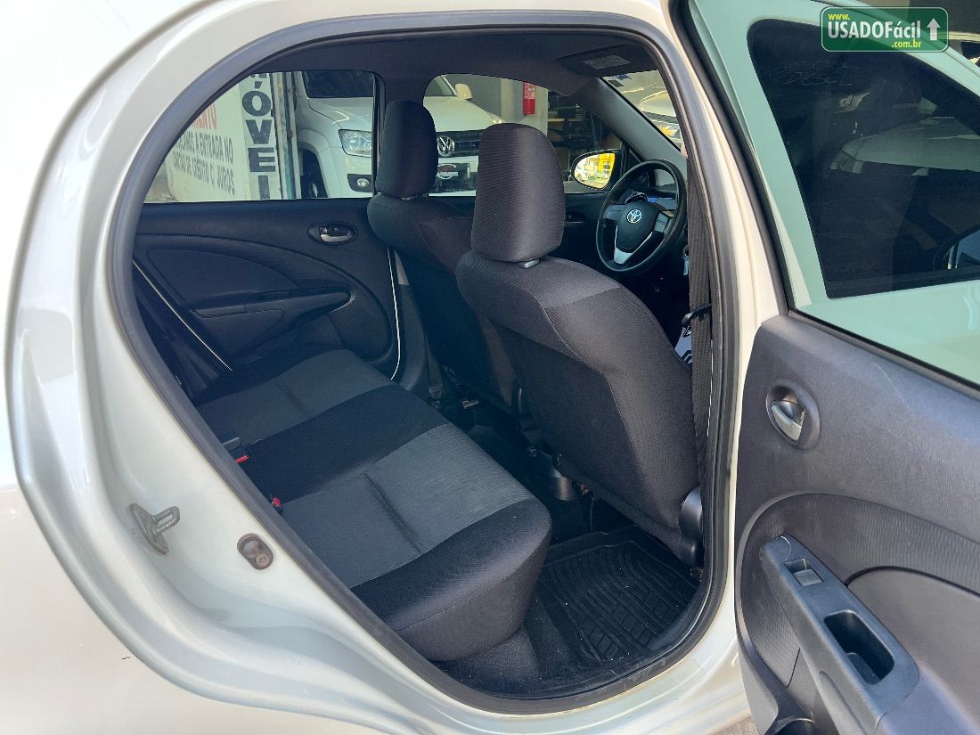 TOYOTA Etios Hatch X Plus 1.5 Automático Flex 2018/2019 — foto 13 de 20