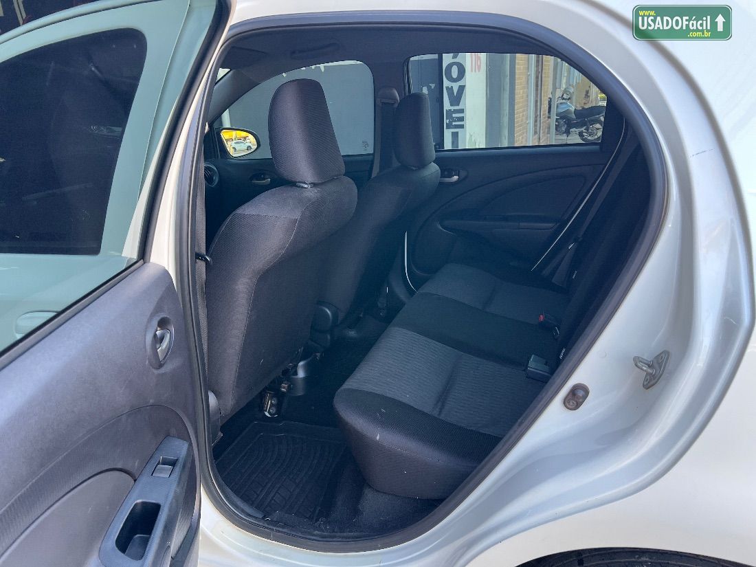 TOYOTA Etios Hatch X Plus 1.5 Automático Flex 2018/2019 — foto 10 de 20