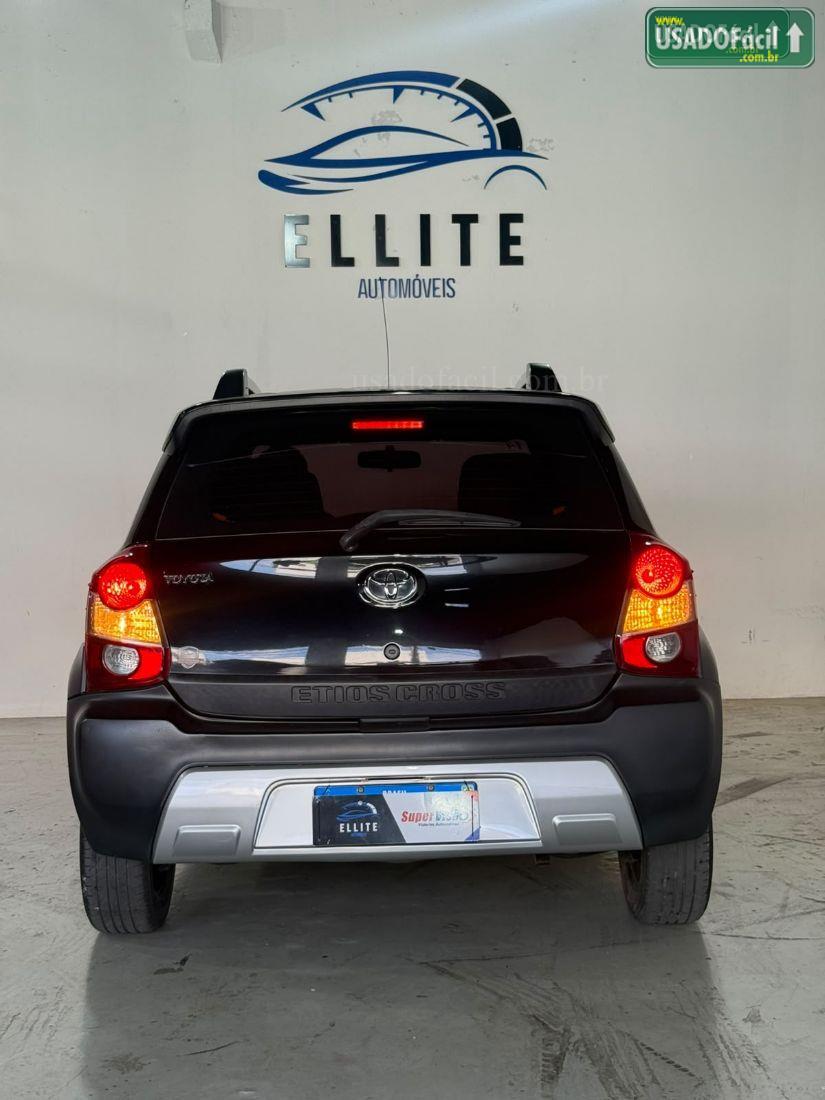 TOYOTA Etios Hatch Cross 1.5 Mecânico Flex 2014/2014 — foto 6 de 14
