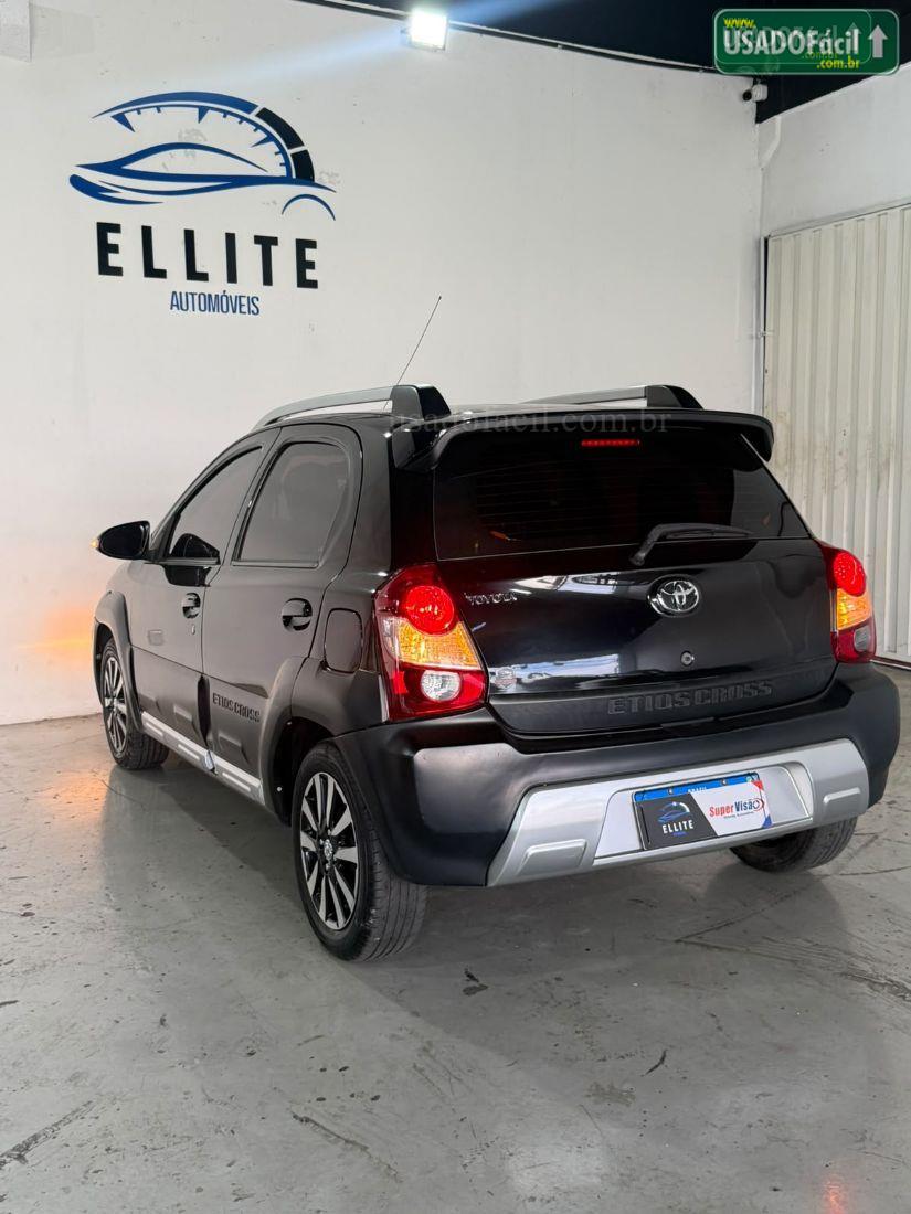 TOYOTA Etios Hatch Cross 1.5 Mecânico Flex 2014/2014 — foto 7 de 14