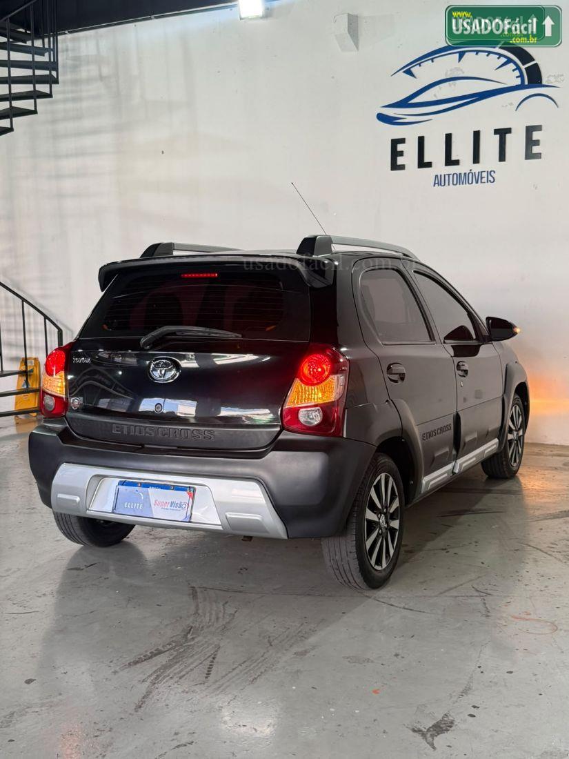 TOYOTA Etios Hatch Cross 1.5 Mecânico Flex 2014/2014 — foto 8 de 14