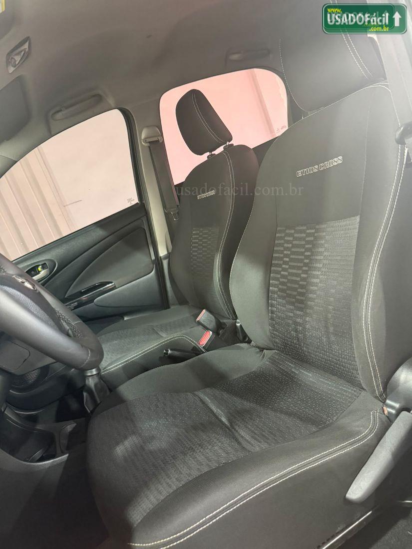 TOYOTA Etios Hatch Cross 1.5 Mecânico Flex 2014/2014 — foto 9 de 14