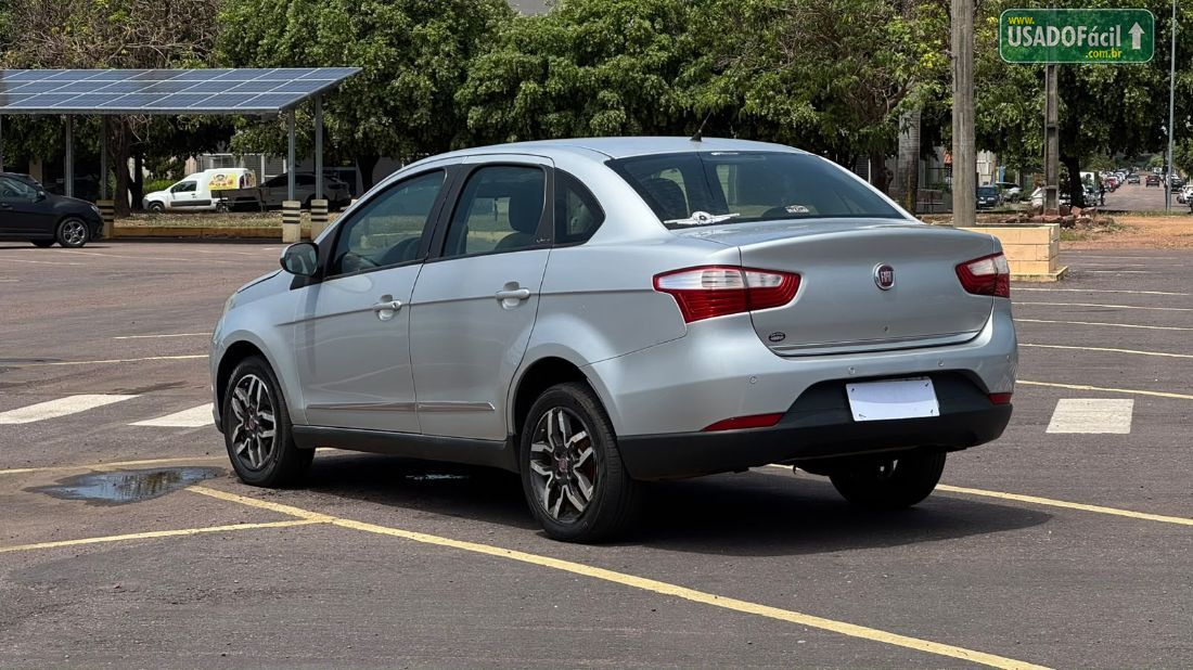 Fiat Grand Siena Essence Dualogic 1.6 Flex 2013/2014 — foto 7 de 11