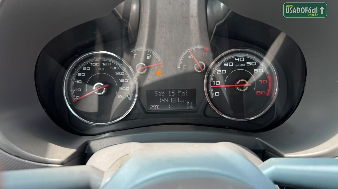 Fiat Grand Siena Essence Dualogic 1.6 Flex 2013/2014 — foto 8 de 11