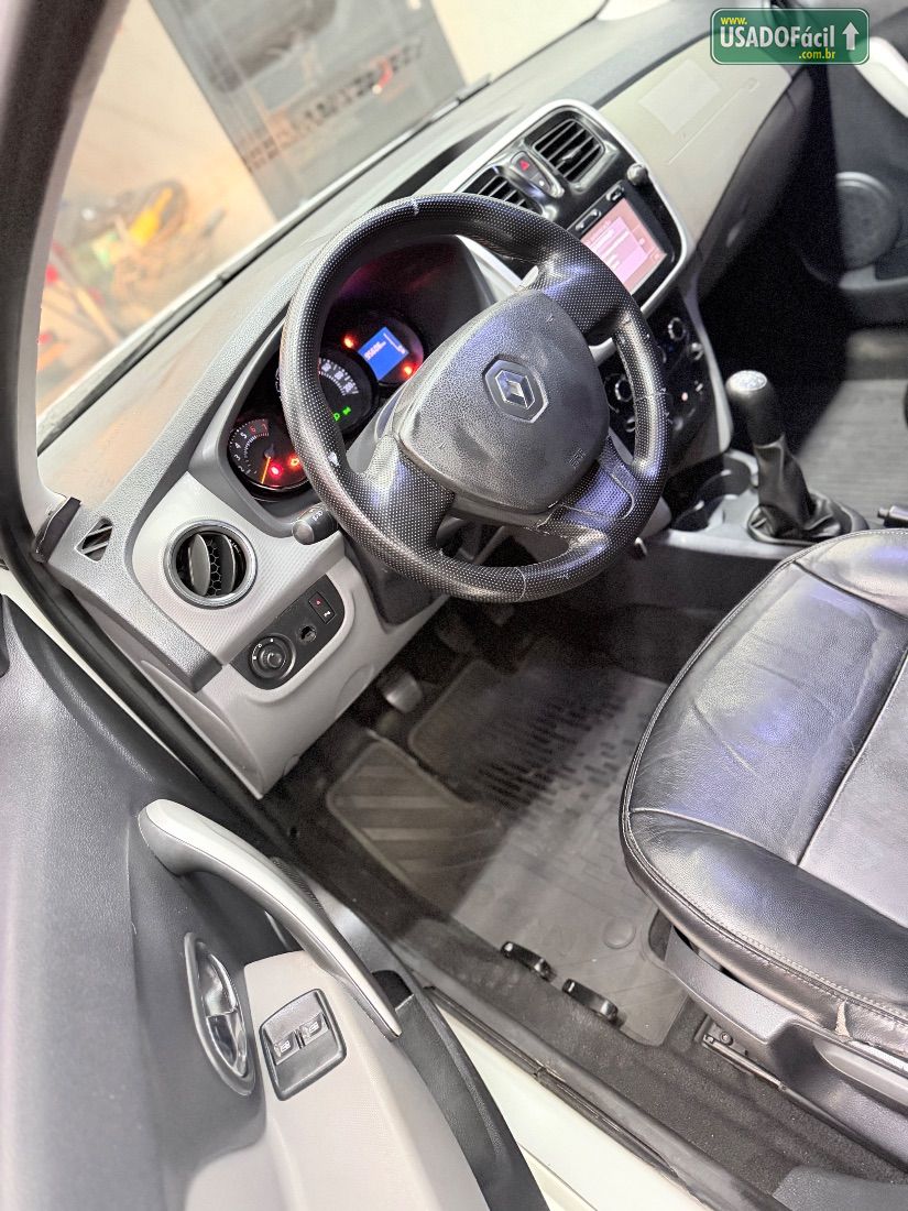 Renault Logan Expression 1.6 Hi-Flex 2016/2017 — foto 8 de 10