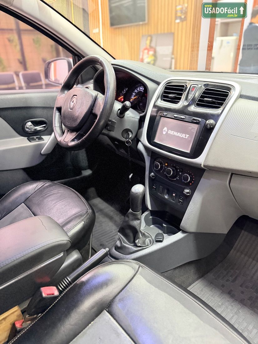 Renault Logan Expression 1.6 Hi-Flex 2016/2017 — foto 9 de 10