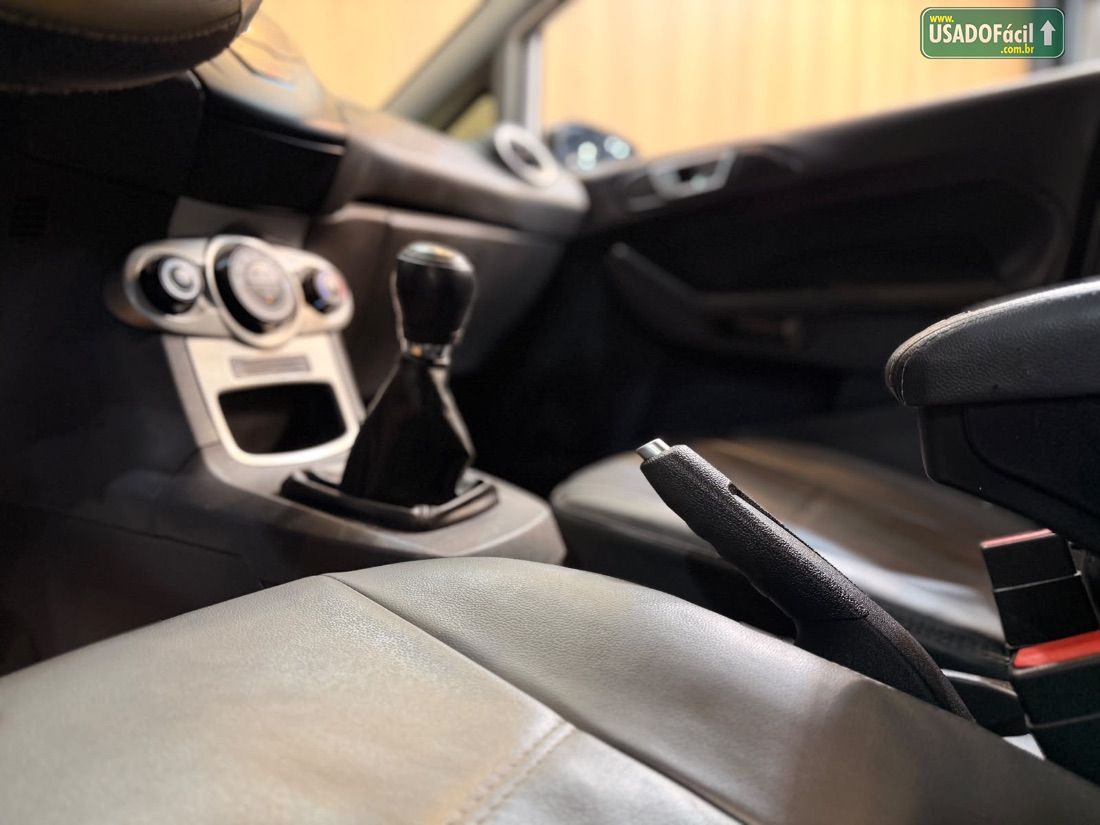 Ford Fiesta Hatch 1.5 Mecânico 5P Flex 2014/2015 — foto 5 de 10