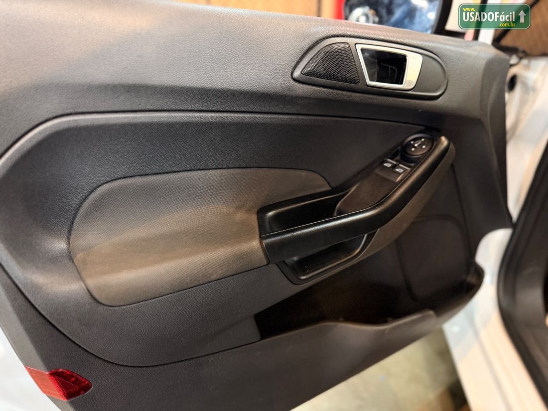 Ford Fiesta Hatch 1.5 Mecânico 5P Flex 2014/2015 — foto 6 de 10