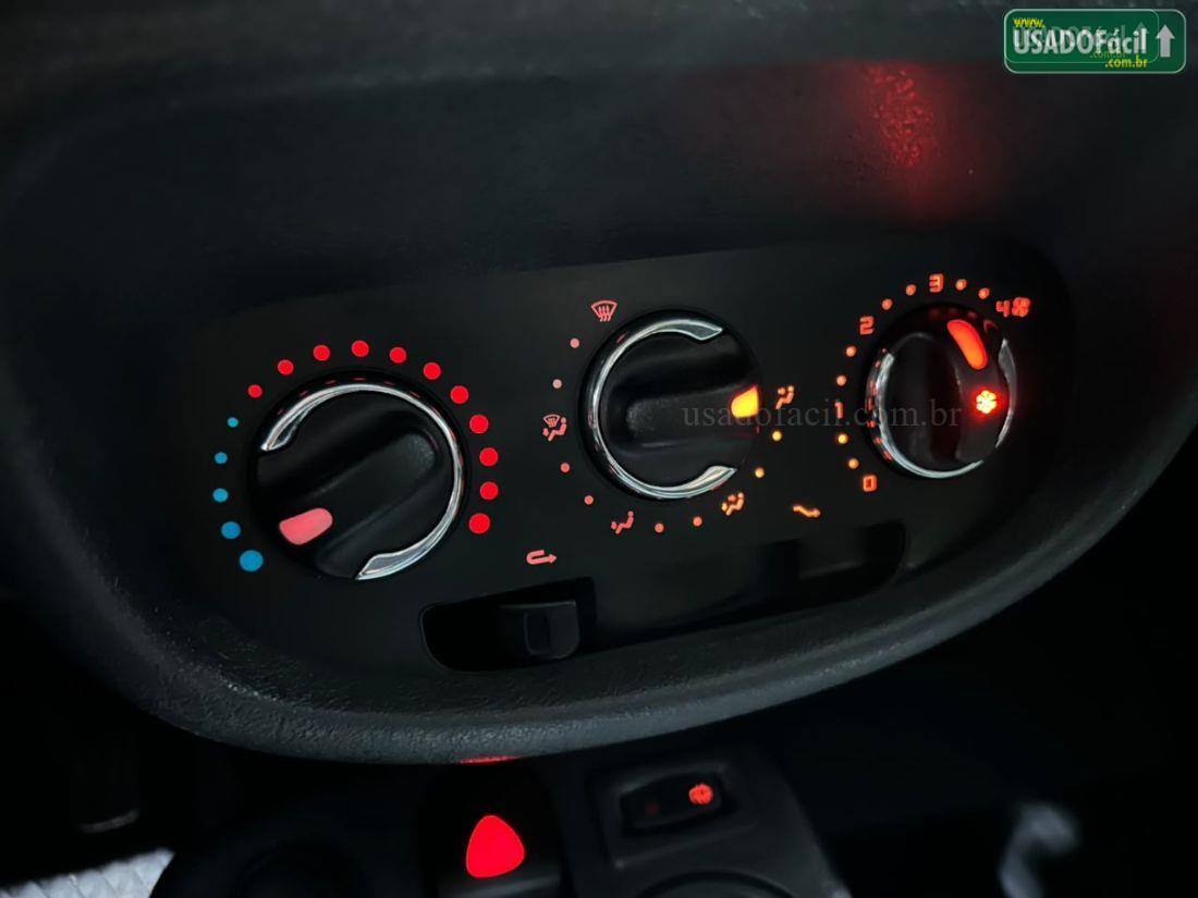 RENAULT Clio Expression 1.0 5P 2013/2014 — foto 15 de 20