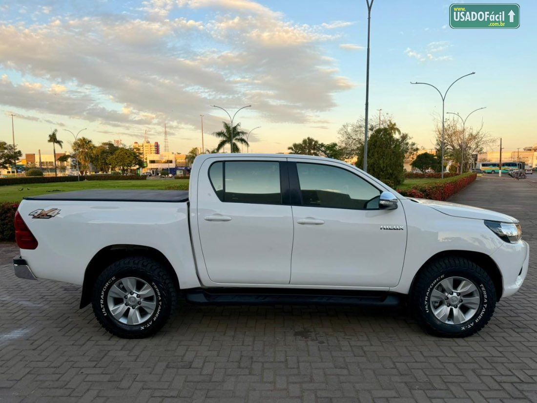 Toyota Hilux SRV CD 2.8 4x4 TDI Automático Diesel 2016/2017 — foto 11 de 16