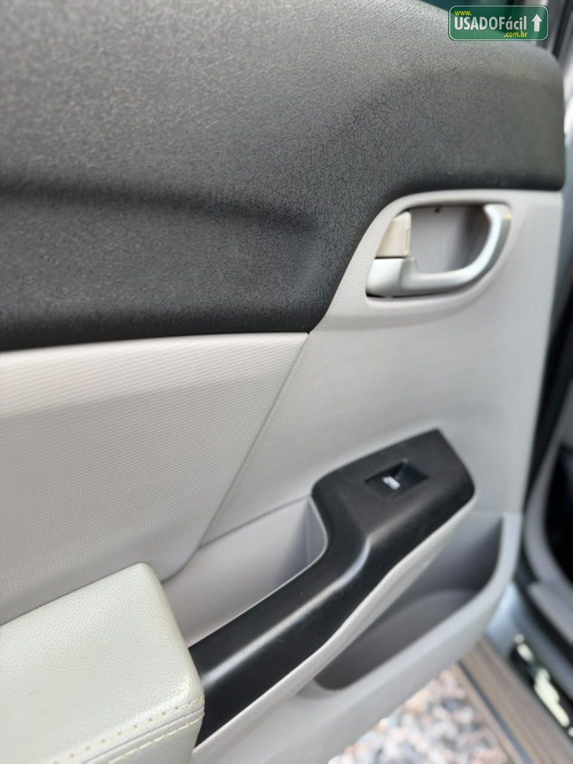 Honda Civic Sedan LXS 1.8 Mecânico 2014/2015 — foto 14 de 17