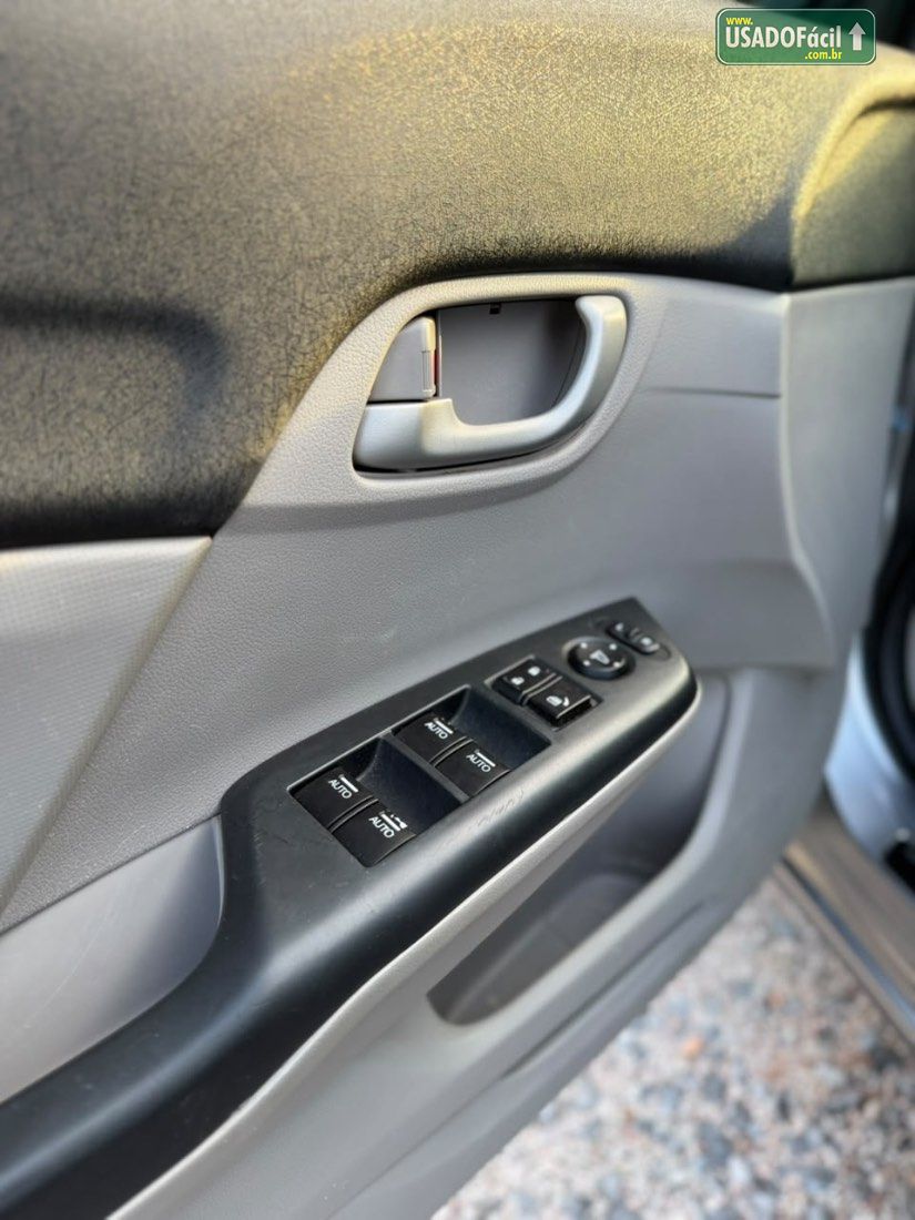 Honda Civic Sedan LXS 1.8 Mecânico 2014/2015 — foto 7 de 17
