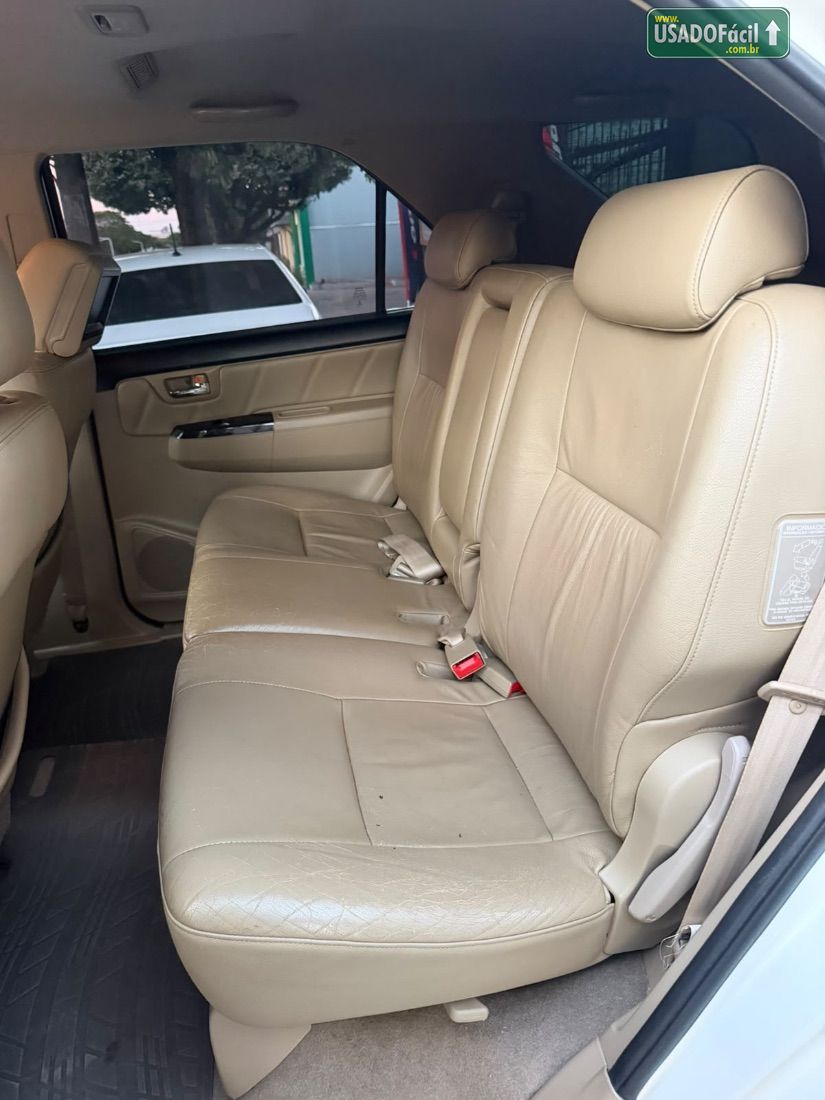 Toyota Hilux SW4 SR D4-D 3.0 4x4 TDI Automático Diesel 2014/2015 — foto 10 de 12