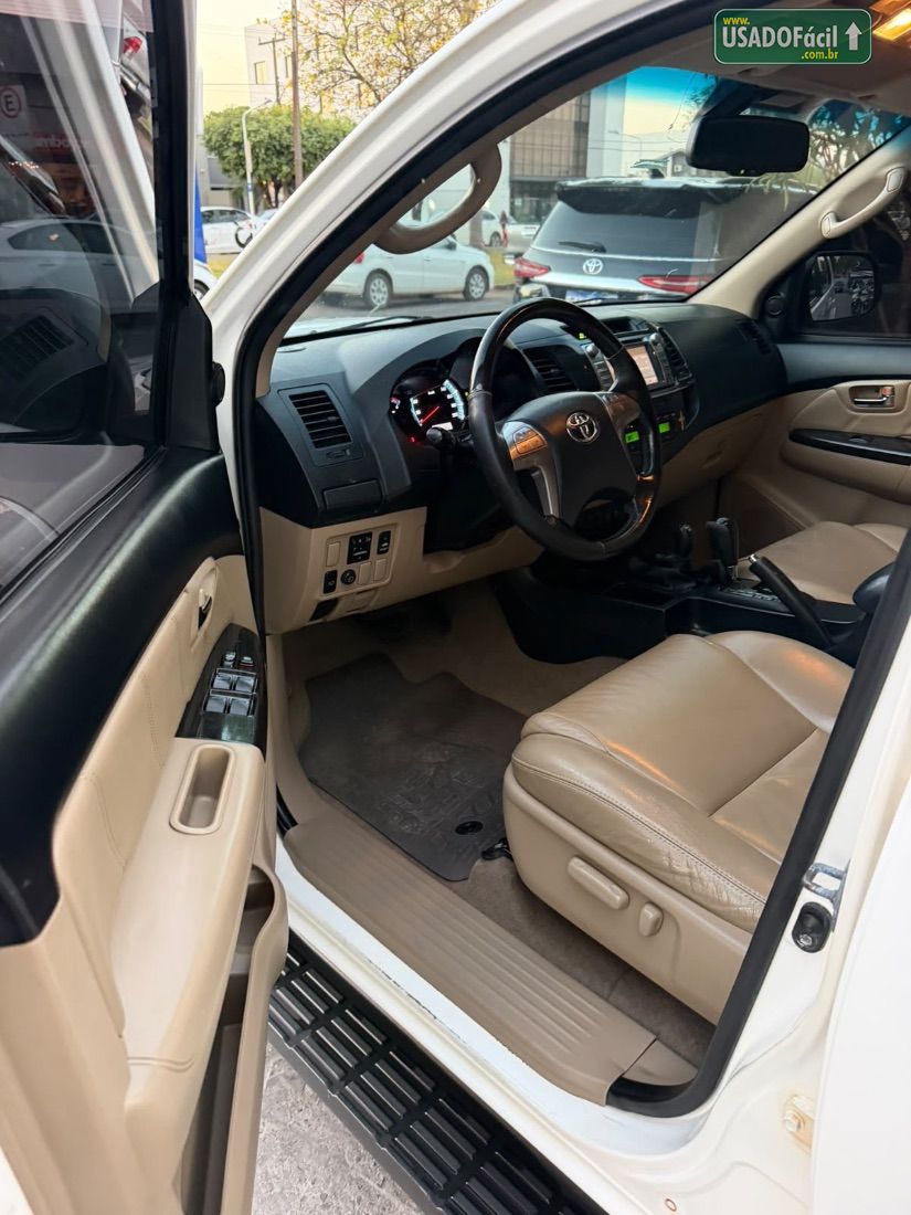 Toyota Hilux SW4 SR D4-D 3.0 4x4 TDI Automático Diesel 2014/2015 — foto 11 de 12