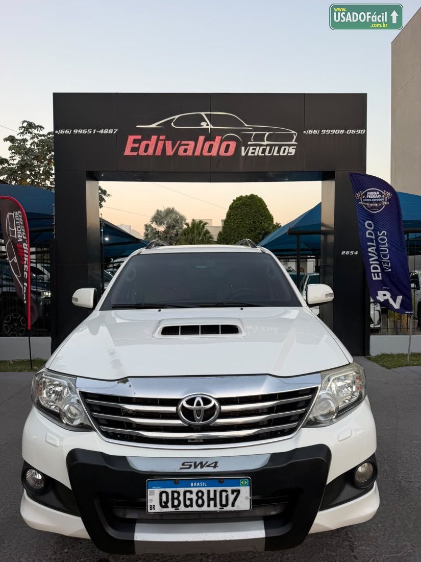 Toyota Hilux SW4 SR D4-D 3.0 4x4 TDI Automático Diesel 2014/2015 — foto 3 de 12