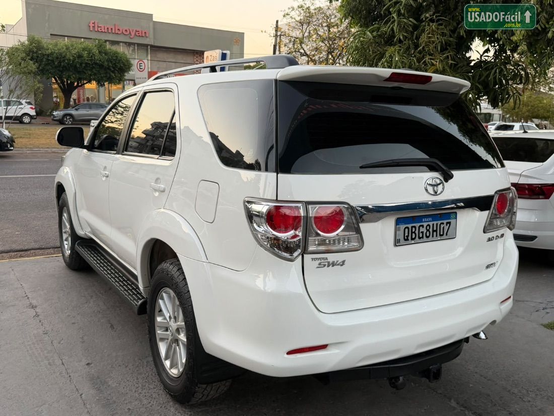 Toyota Hilux SW4 SR D4-D 3.0 4x4 TDI Automático Diesel 2014/2015 — foto 4 de 12
