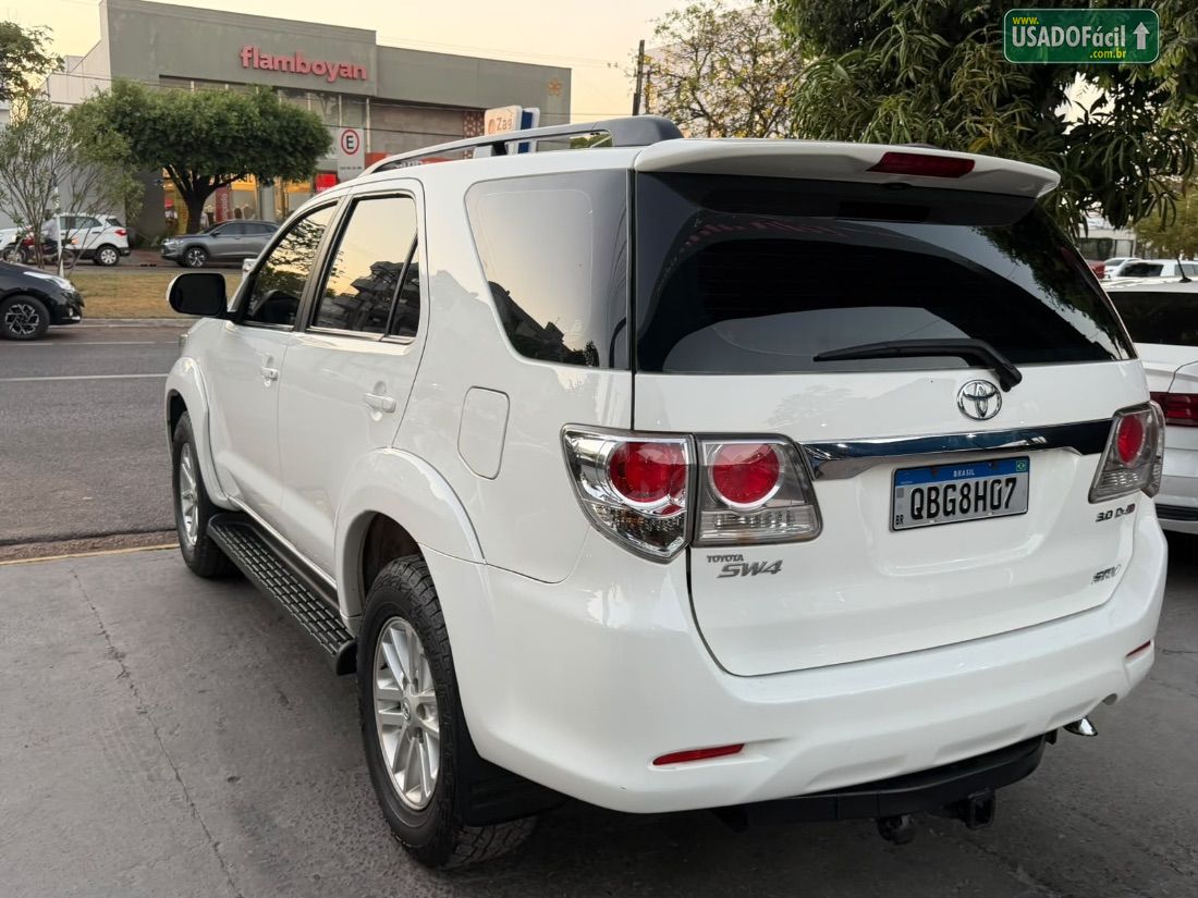 Toyota Hilux SW4 SR D4-D 3.0 4x4 TDI Automático Diesel 2014/2015 — foto 5 de 12