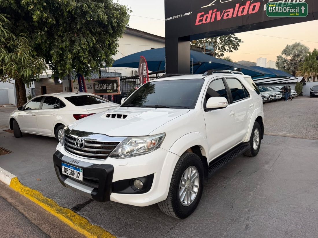 Toyota Hilux SW4 SR D4-D 3.0 4x4 TDI Automático Diesel 2014/2015 — foto 7 de 12