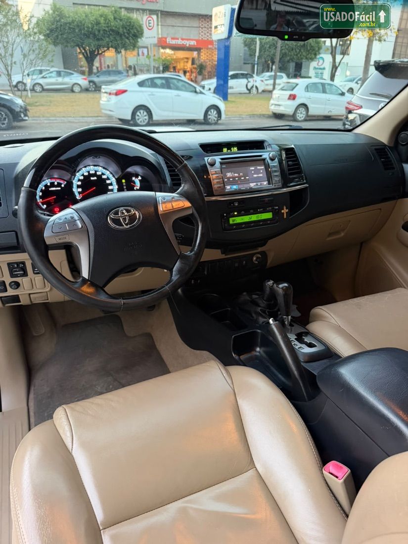 Toyota Hilux SW4 SR D4-D 3.0 4x4 TDI Automático Diesel 2014/2015 — foto 8 de 12