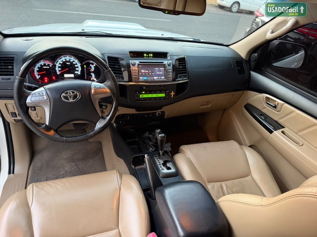 Toyota Hilux SW4 SR D4-D 3.0 4x4 TDI Automático Diesel 2014/2015 — foto 9 de 12