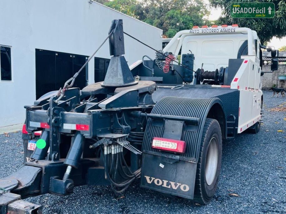 VOLVO Volvo VM 330  4X2 Guincho prancha 2016/2016 — foto 4 de 5