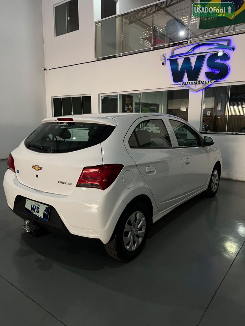 CHEVROLET/GM Onix Hatch LT 1.0 Mecânico Flex 2017/2017 — foto 12 de 13