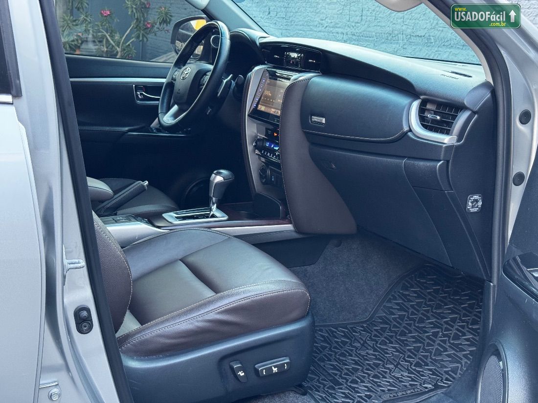 Toyota Hilux SW4 SRX 2.8 4x4 TDI Automático Diesel 2018/2019 — foto 10 de 24