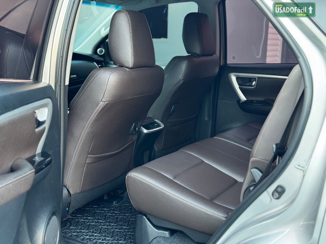 Toyota Hilux SW4 SRX 2.8 4x4 TDI Automático Diesel 2018/2019 — foto 15 de 24