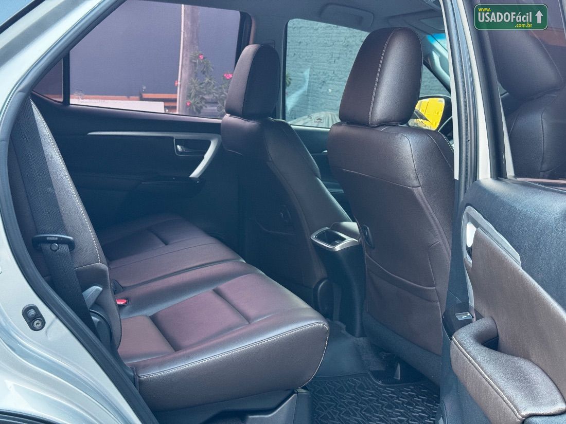 Toyota Hilux SW4 SRX 2.8 4x4 TDI Automático Diesel 2018/2019 — foto 16 de 24
