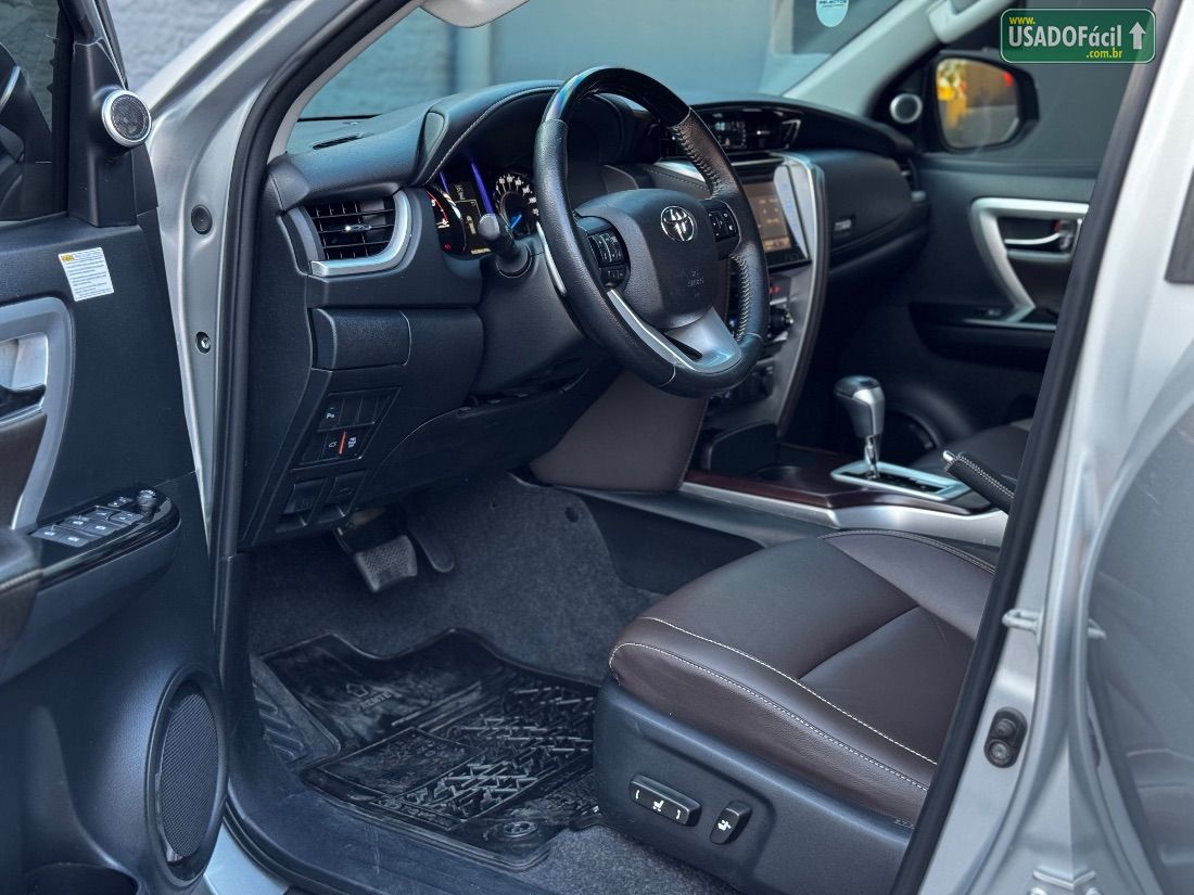 Toyota Hilux SW4 SRX 2.8 4x4 TDI Automático Diesel 2018/2019 — foto 9 de 24
