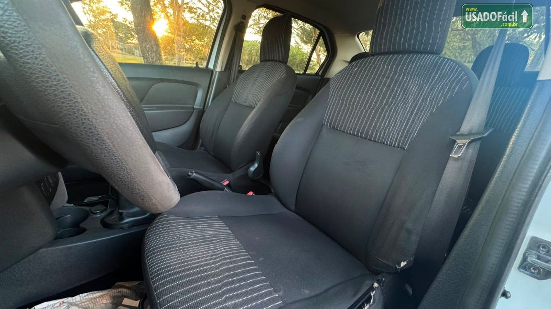 Renault Logan Authentique 1.0 Hi-Flex 2014/2014 — foto 5 de 6