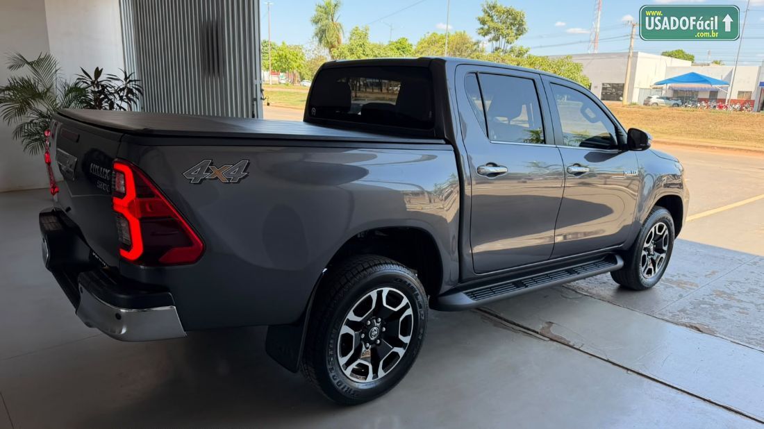 Toyota Hilux SRX CD 2.8 4x4 TDI Automático Diesel 2025/2025 — foto 9 de 13