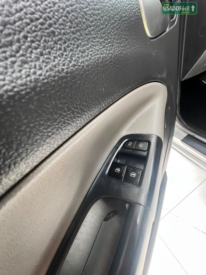 Volkswagen Voyage Evidence 1.6 Total Flex 2014/2015 — foto 10 de 14