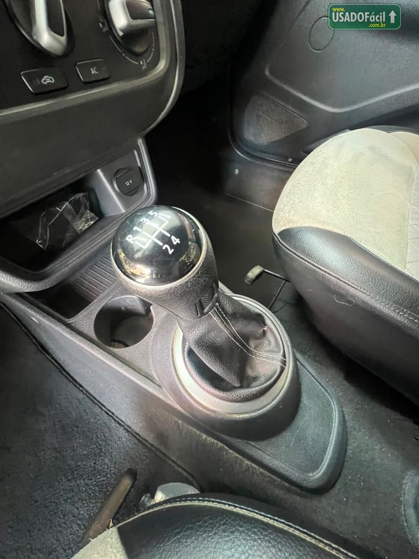Volkswagen Voyage Evidence 1.6 Total Flex 2014/2015 — foto 8 de 14