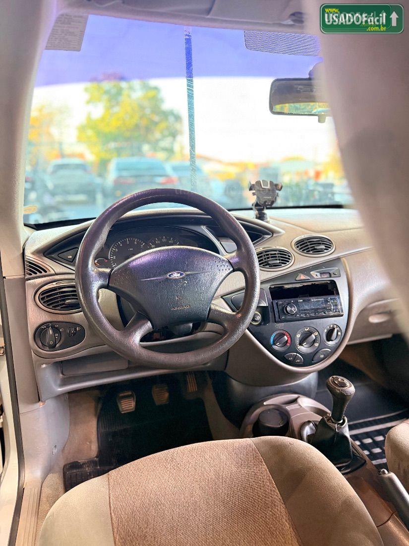 FORD Focus Hatch 1.8 16V 5P 2000/2001 — foto 3 de 12